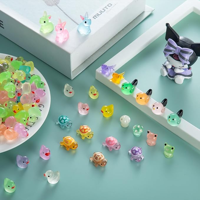 200PCS Luminous Mini Resin Ducks Tiny Frog Flamingo Glow in The Dark Animals Mushroom Rabbit Dolphin Dollhouse Landscape Garden Micro Décor Aquarium Potted Figurine Turtle Lizard DIY Hide Seek Prank