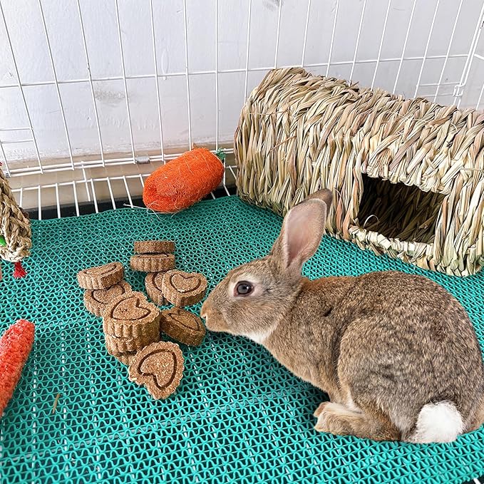 36PCS Bunny Chew Toys, Grinding Natural Carrot Grass Cake Treats for Rabbits Guinea Pigs Chinchillas Gerbils Hamsters Improves Dental Health(Carrot Heart-Shaped GrassCake)