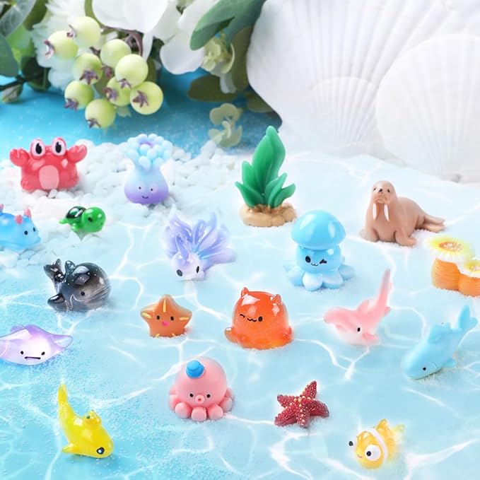 50pcs Mini Ocean Resin Animals 50 Styles Tiny Sea Animal to Hide Sea Miniature Little Small Animal Figures for Holiday Party Favors Bag Filler Micro Garden Dollhouse Aquarium Decorations