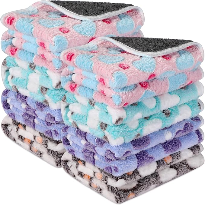 Tudomro 8 Pcs Guinea Pig Bedding Cage Liners Bulk Blankets Small Animal Flannel Throw Bedding Waterproof Absorbent Reusable Pet Pee Sleep Mat Pad Cover for Hamster Ferret(Heart,12 x 12 Inch)